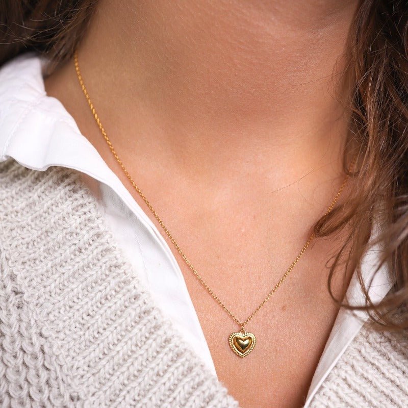 AMORE NECKLACE